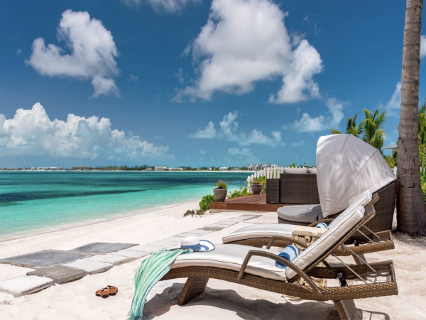 Turtle Cove Area villa with hot tub and private freshwater pool
